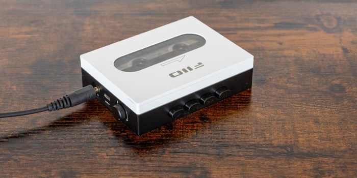 FIIO CP13 ブラック&ホワイト FiiO CP13 Portable Stereo Cassette Player — HiFiGo